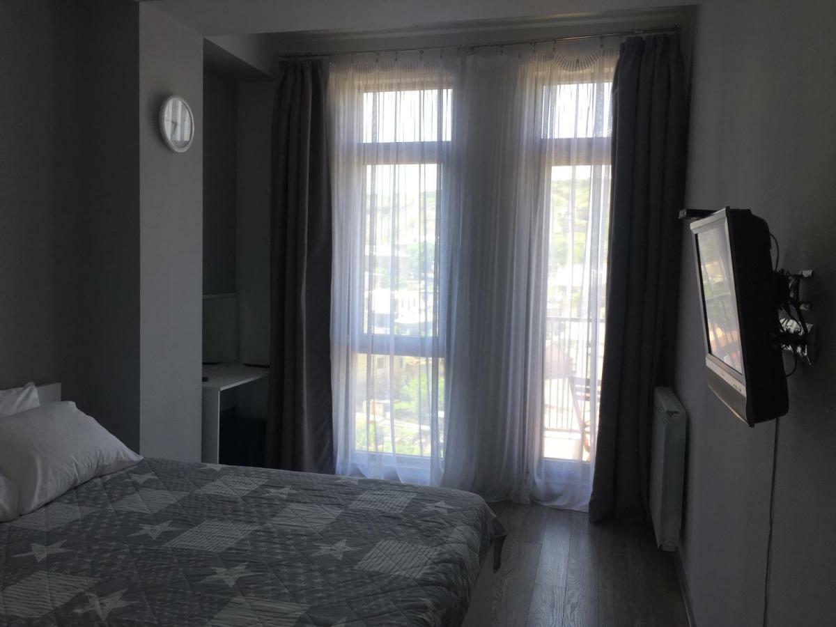 Sunny Apartment Ortachala Tbilisi Exterior photo